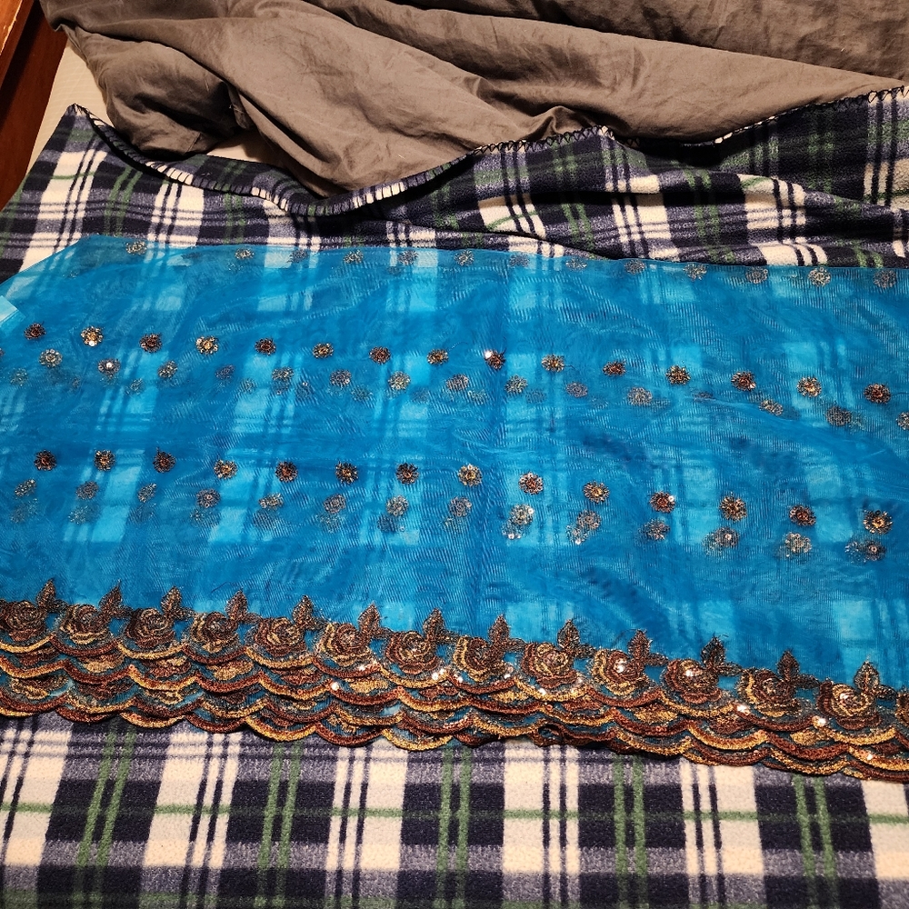 Scarf mesh blue with stunning embrodery